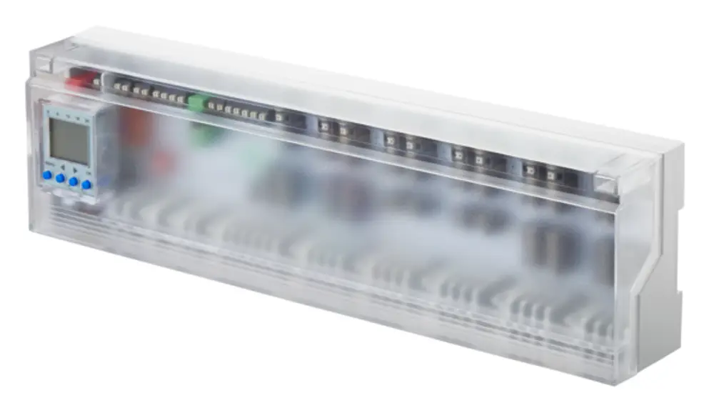 Oventrop elektrische Anschlussleiste mit Steuerungseinheit, Anzeigen und mehreren Reglern zur Regelung von Flächenheizung und Kühlung in einem transparenten Gehäuse.